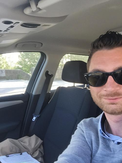 Vincent Donnesse en direct de sa voiture pour l'émission Les Experts en immobilier sur France Bleu Gironde