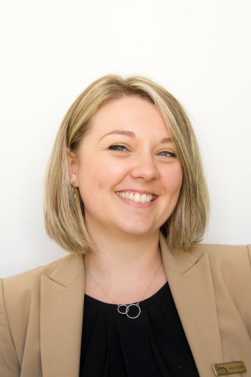 Karine allogne assistante agence century21 duprat donnesse à la teste de buch immobilier