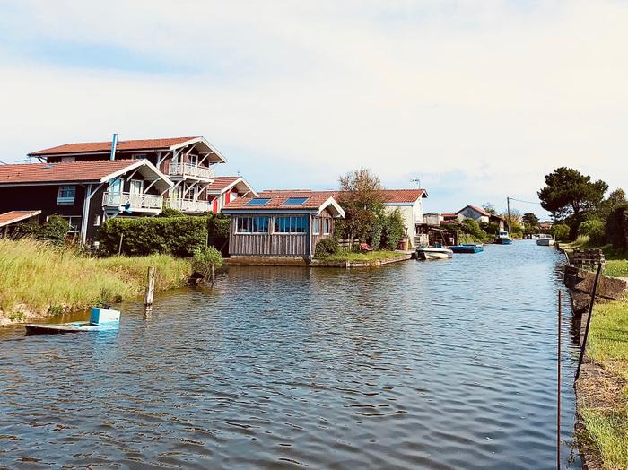 Les maisons sur le port de La Teste-De-Buch