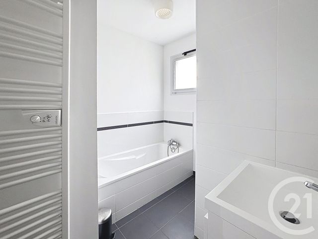 maison à louer - 4 pièces - 102.24 m2 - GUJAN MESTRAS - 33 - AQUITAINE - Century 21 Duprat & Associés